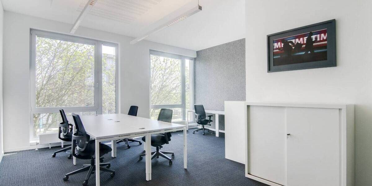 All-inclusive-Zugang zu professionellen Büroräumen für 5 Personen 30 sqm in Regus Centro zimmer