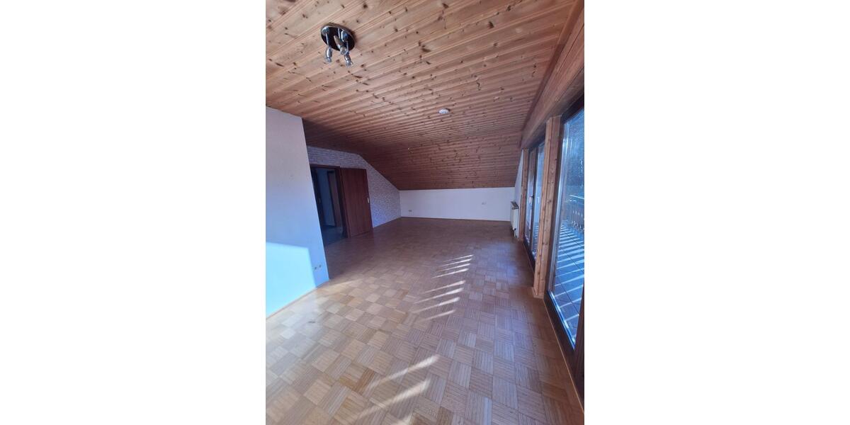 Dachgeschoßwohnung Tuttlingen - 2 Zimmer, 68 m&sup2;, 650&euro; | Angebot:24850555