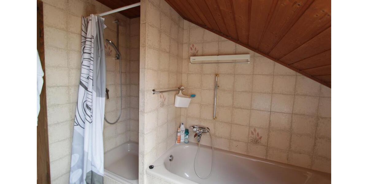 Dachgeschoßwohnung Hohenlinden - 3.5 Zimmer, 90 m&sup2;, 1.000&euro; | Angebot:26546183