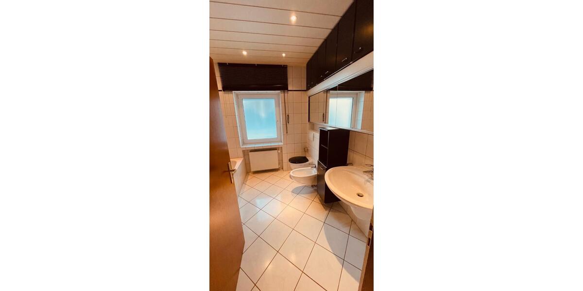 Doppelhaushälfte Lage - 6 Zimmer, 235 m&sup2;, 1.250&euro; | Angebot:26665107