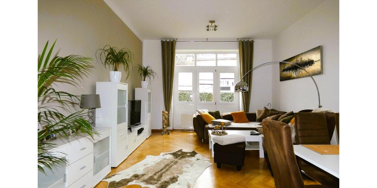 Großzügige Wohnung mit Aufzug und Charme 4 zimmer