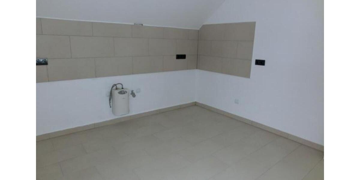 Dachgeschoßwohnung Wiehl - 3 Zimmer, 107 m&sup2;, 920&euro; | Angebot:25838937