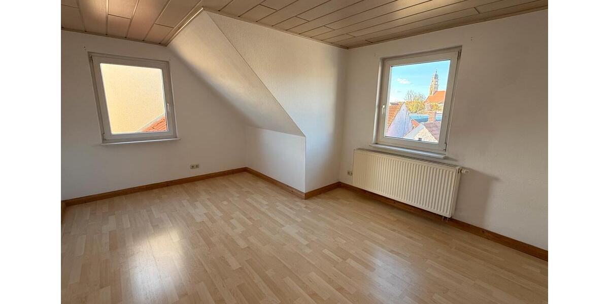 Dachgeschoßwohnung Amberg - 3.5 Zimmer, 90 m&sup2;, 700&euro; | Angebot:26321361