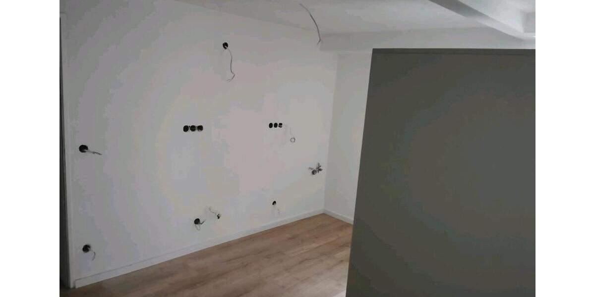 Neu sanierte Wohnung Wohngemeinschaft 3 Schlafzimmer 1 Wohnzimmer 1 zimmer