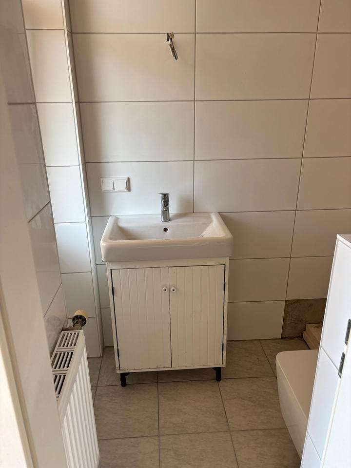 WG Wohnung 4 Zimmer an- 3- Studenten zu vermieten in Darmstadt 1-