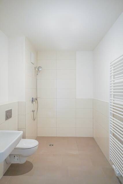 Barrierefreies Wohnen: Lichtdurchfluteter 3-Zimmer Erstbezug