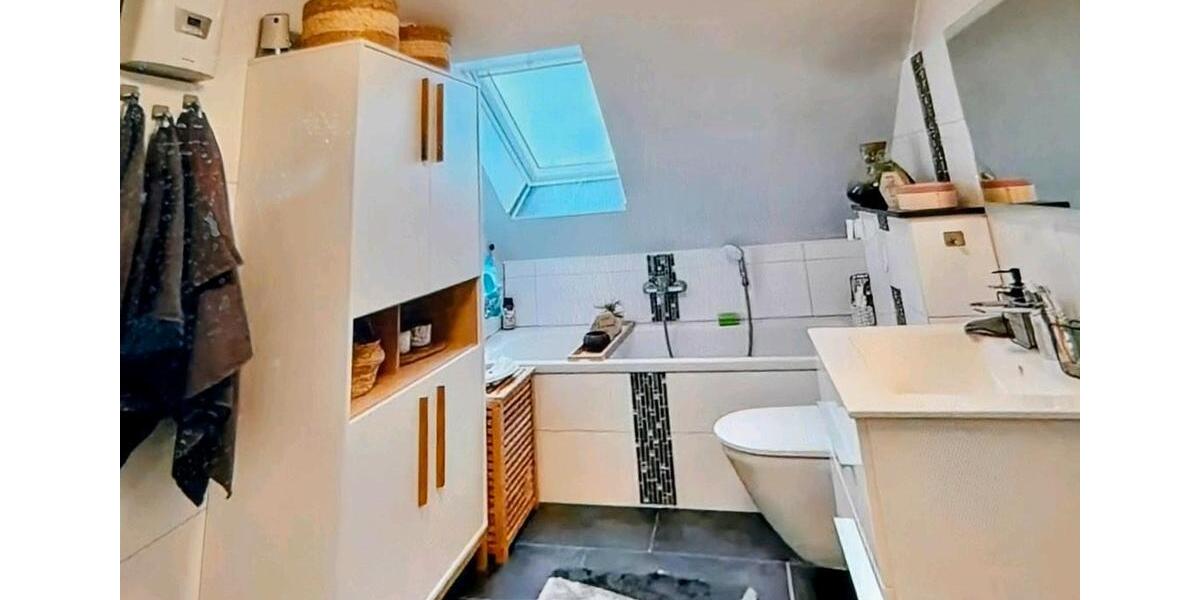 Dachgeschoßwohnung Oberhausen Rothebusch - 3 Zimmer, 95 m&sup2;, 1.000&euro; | Angebot:26253421