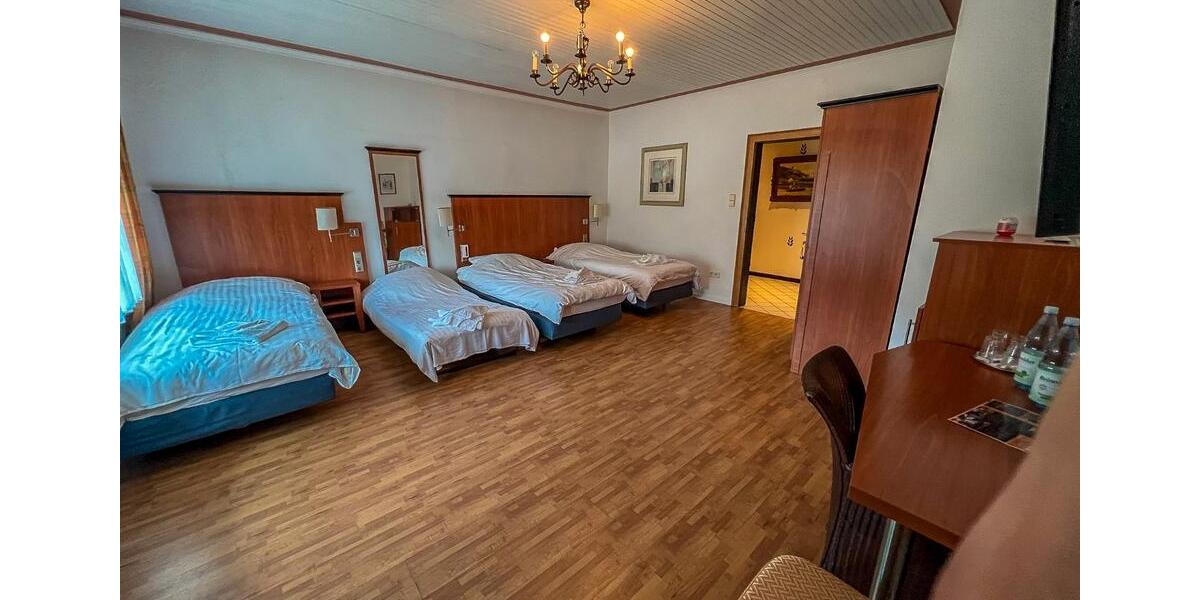 Wohnen auf Zeit Plettenberg - 20 Zimmer, 320 m&sup2;, 300&euro; | Angebot:14454656