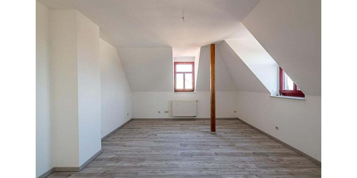 Dachgeschoßwohnung Riesa - 5 Zimmer, 149 m&sup2;, 1.050&euro; | Angebot:22699592