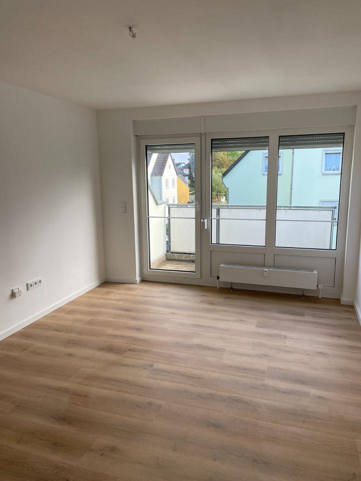 Erstbezug nach Sanierung: 2-Zimmer-Wohnung (Balkon & Stellplatz)