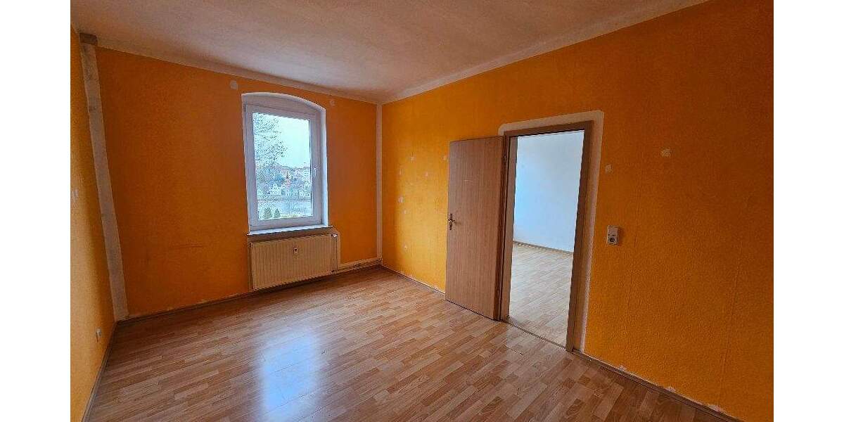 Etagenwohnung Altenburg - 4 Zimmer, 104 m&sup2;, 400&euro; | Angebot:24990105