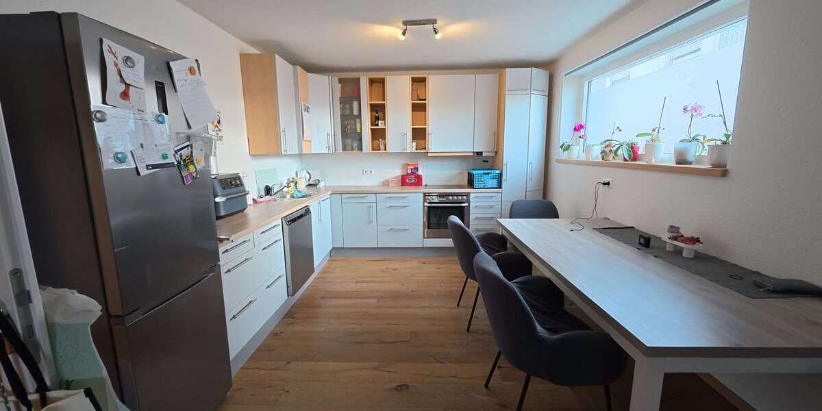 Etagenwohnung Lingenfeld - 3 Zimmer, 93 m&sup2;, 1.090&euro; | Angebot:26031968