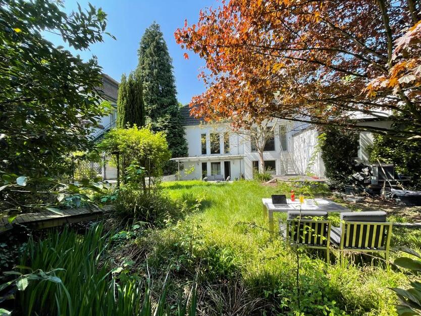EXKLUSIVES Duplex in freistehender Jugendstil-Villa mit GARTEN