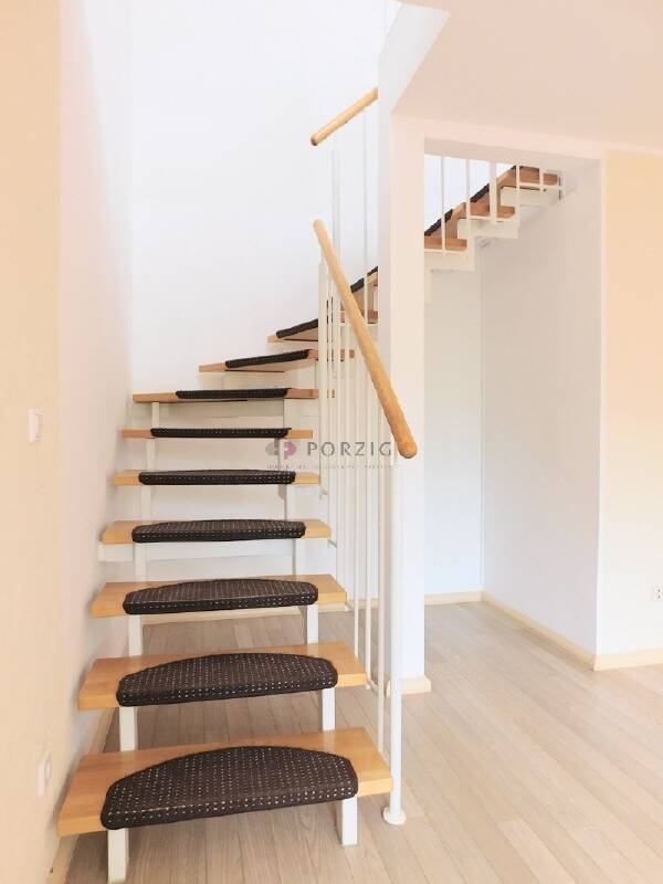 Wohnluxus mit Weitblick - Dachterrasse, Maisonette-Charme & Garage inklusive!