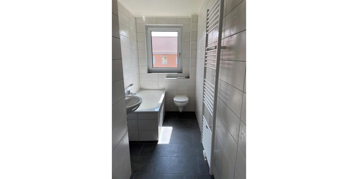 Etagenwohnung Weida - 3 Zimmer, 95 m&sup2;, 570&euro; | Angebot:21384205