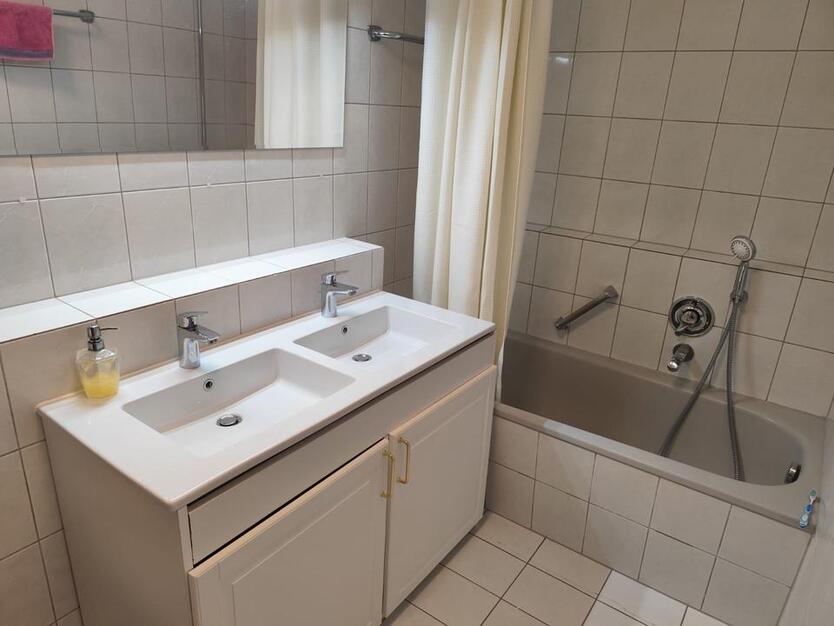Nähe Residenz: SartoRIUssstr.6 ruhige 3-Zi Wohng, sonniger Balkon
