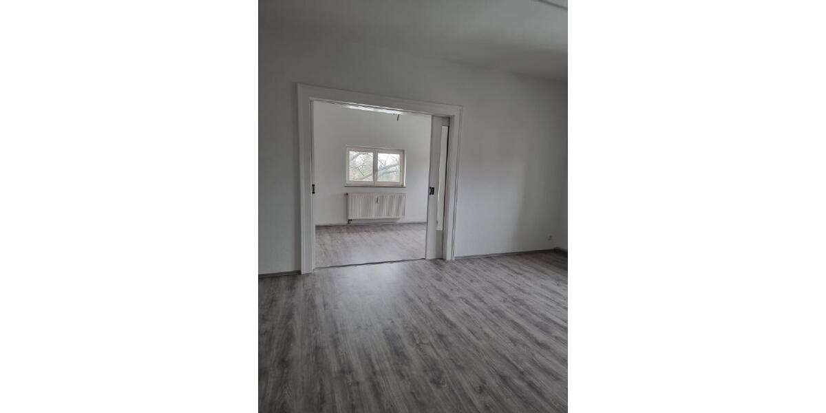 Dachgeschoßwohnung Glauchau - 3 Zimmer, 80 m&sup2;, 560&euro; | Angebot:24175157