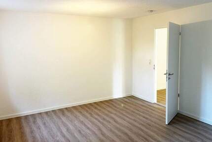 Familien-Zuhause! Renovierte 4 Zimmer, 2 Tageslichtbäder, 2 Balkone, separate Küche im Hochparterre 4 zimmer