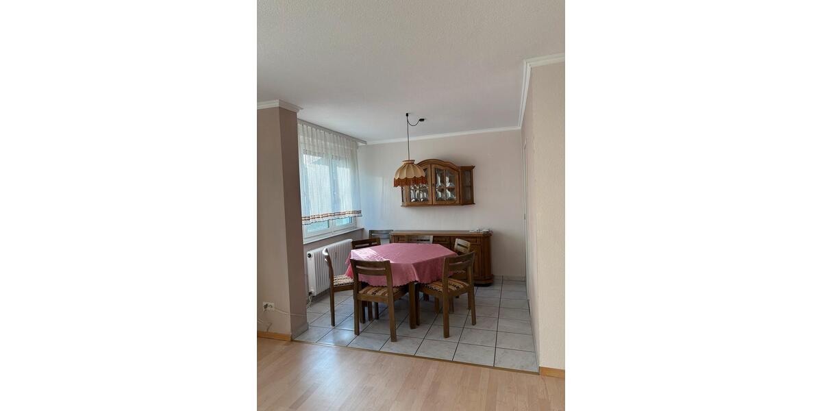 Hochparterre Holzgerlingen - 4.5 Zimmer, 99 m&sup2;, 1.700&euro; | Angebot:25612116