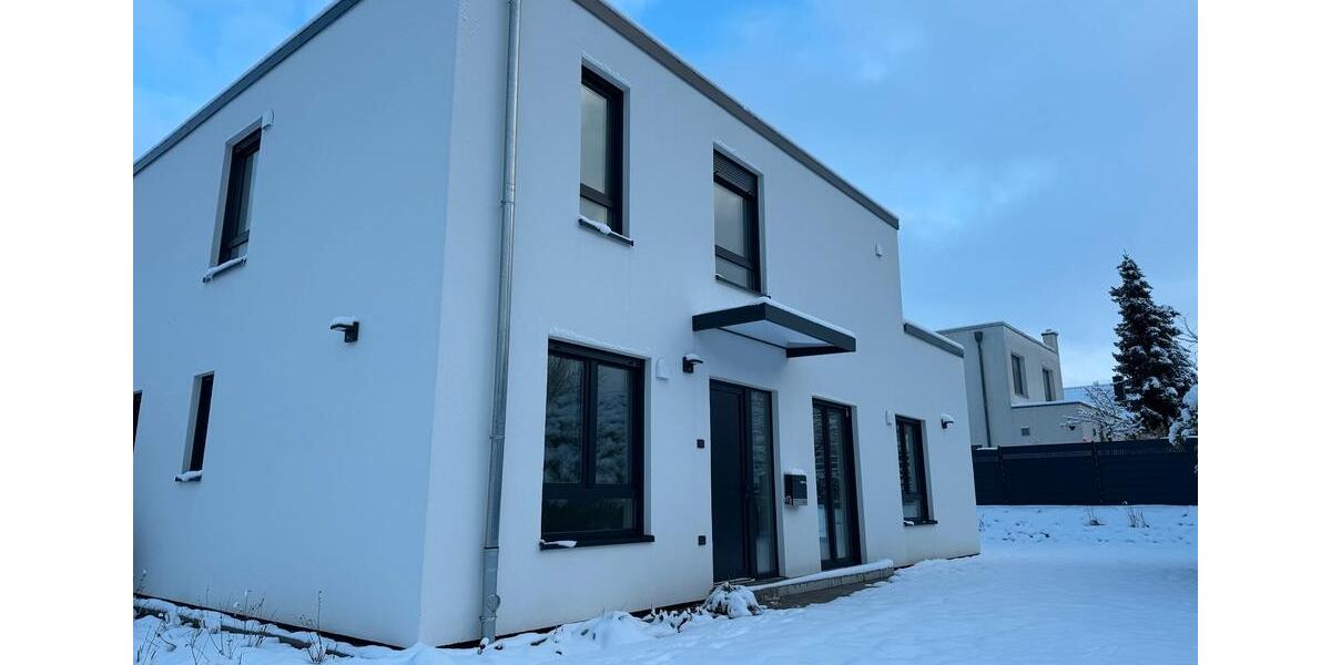 Erdgeschoßwohnung Ahrensburg - 5.5 Zimmer, 151 m&sup2;, 2.747&euro; | Angebot:25350544