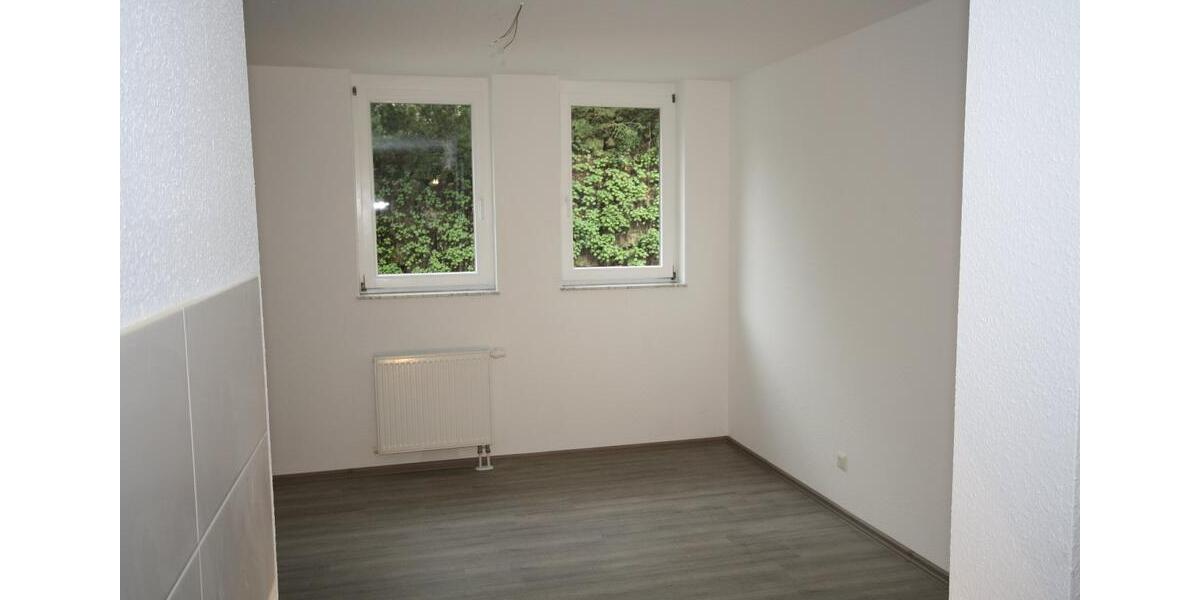 Erdgeschoßwohnung Suhl - 4 Zimmer, 101 m&sup2;, 750&euro; | Angebot:24650215
