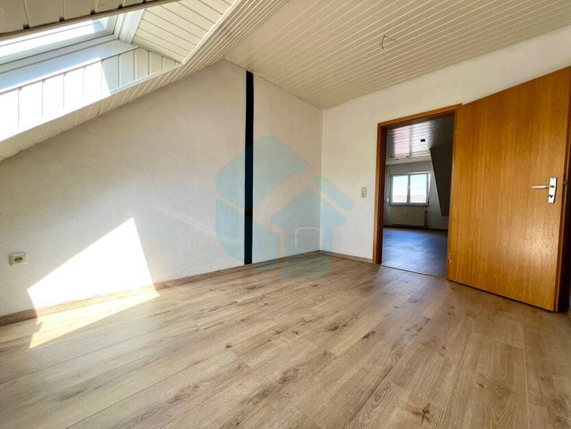 Schöne 4-ZKB-Dachgeschoss-Wohnung in Butzbach-Pohl-Göns! (Bitte sonstige Angaben beachten)