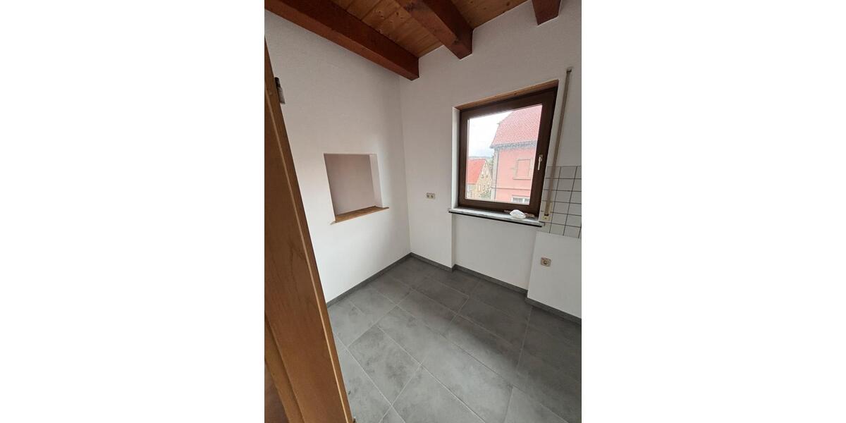 Etagenwohnung Kleinrinderfeld - 4 Zimmer, 85 m&sup2;, 750&euro; | Angebot:25980102