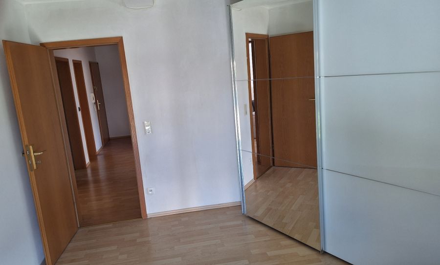Voll ausgestattete 3 Zi.Whg. (auch Kurzzeitvermietung mögl.)-privat - Etagenwohnung Langenselbold | Angebot:27253720