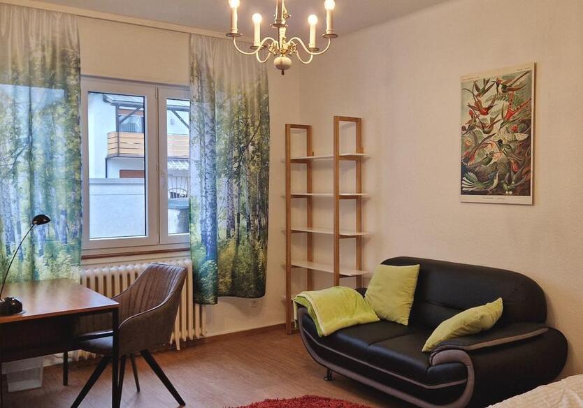 Geräumiges Zimmer in bester Lage
