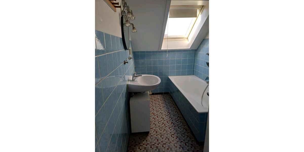 Dachgeschoßwohnung Gschwend - 3 Zimmer, 90 m&sup2;, 650&euro; | Angebot:24772617