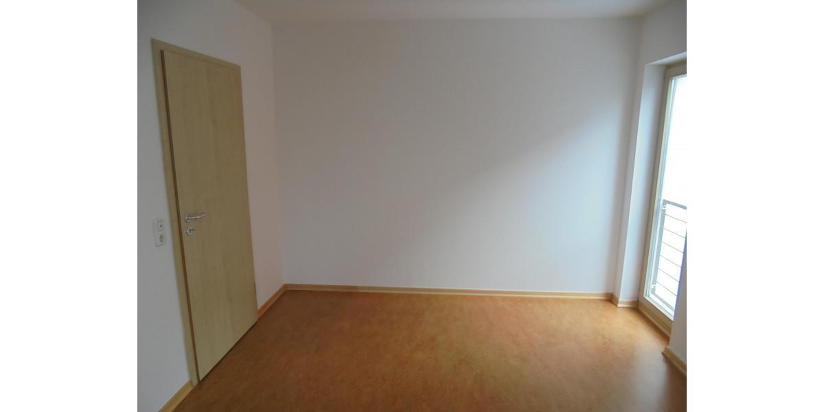 Etagenwohnung Saalfeld (Saale) - 2 Zimmer, 58 m&sup2;, 327&euro; | Angebot:24801995