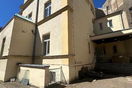 Wunderschöne 5-Raum-Erdgeschoßwohnung mit 155 m² und Parkettboden