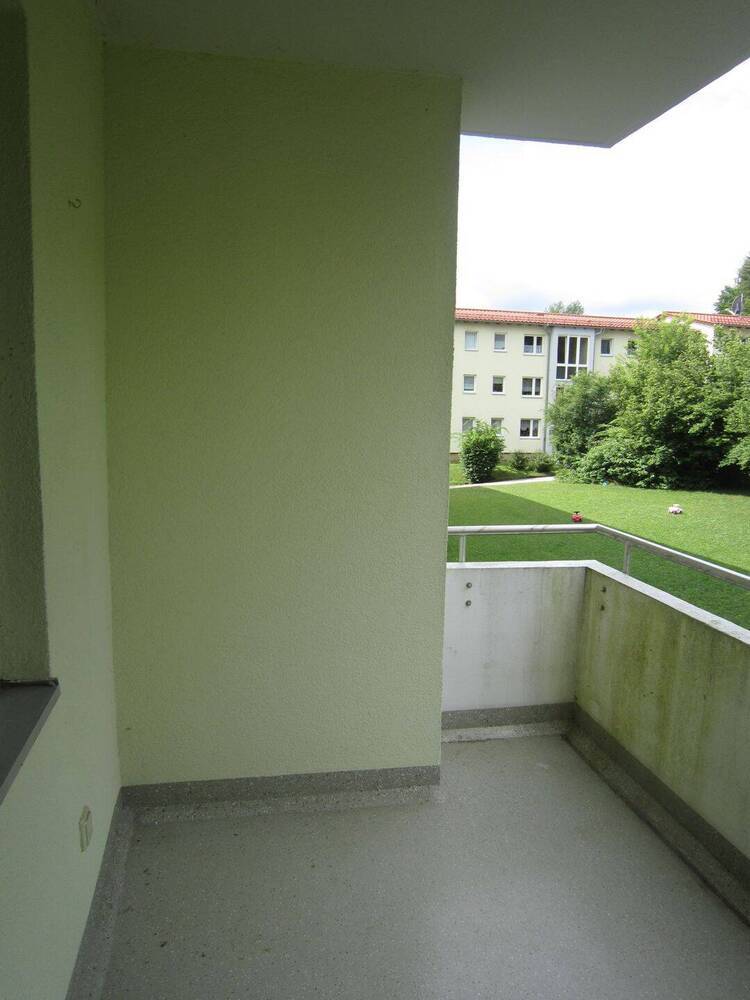 Schöne 4 Zimmer-Wohnung mit Westbalkon in ruhiger und grüner Wohnlage