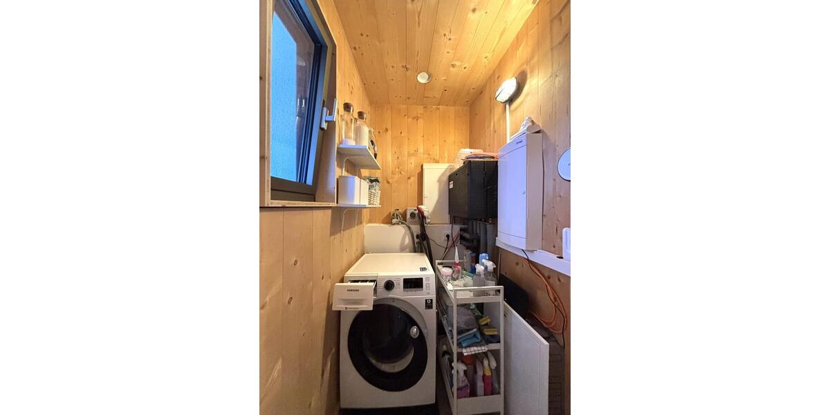 Stilvoll wohnen: Moderne 3,5-Zimmer-Maisonette mit Balkon und Stellplatz 3 zimmer