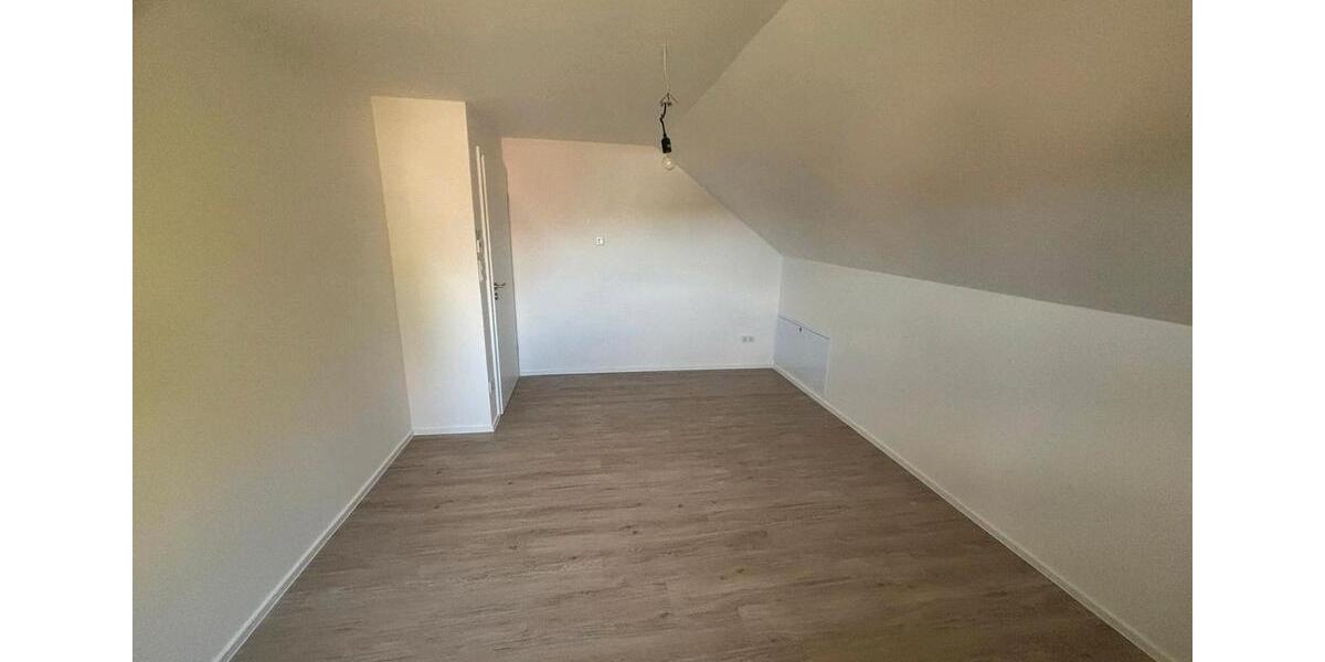 Dachgeschoßwohnung Sulingen - 4 Zimmer, 100 m&sup2;, 850&euro; | Angebot:26324448