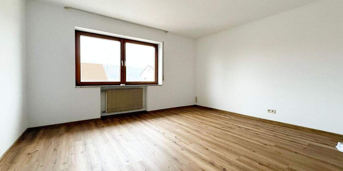 F&D | Gepflegtes Einfamilienhaus mit drei Garagen auf großem Grundstück 5 zimmer