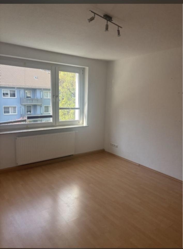 Helles Zimmer in 2er WG in Stöcken zimmer