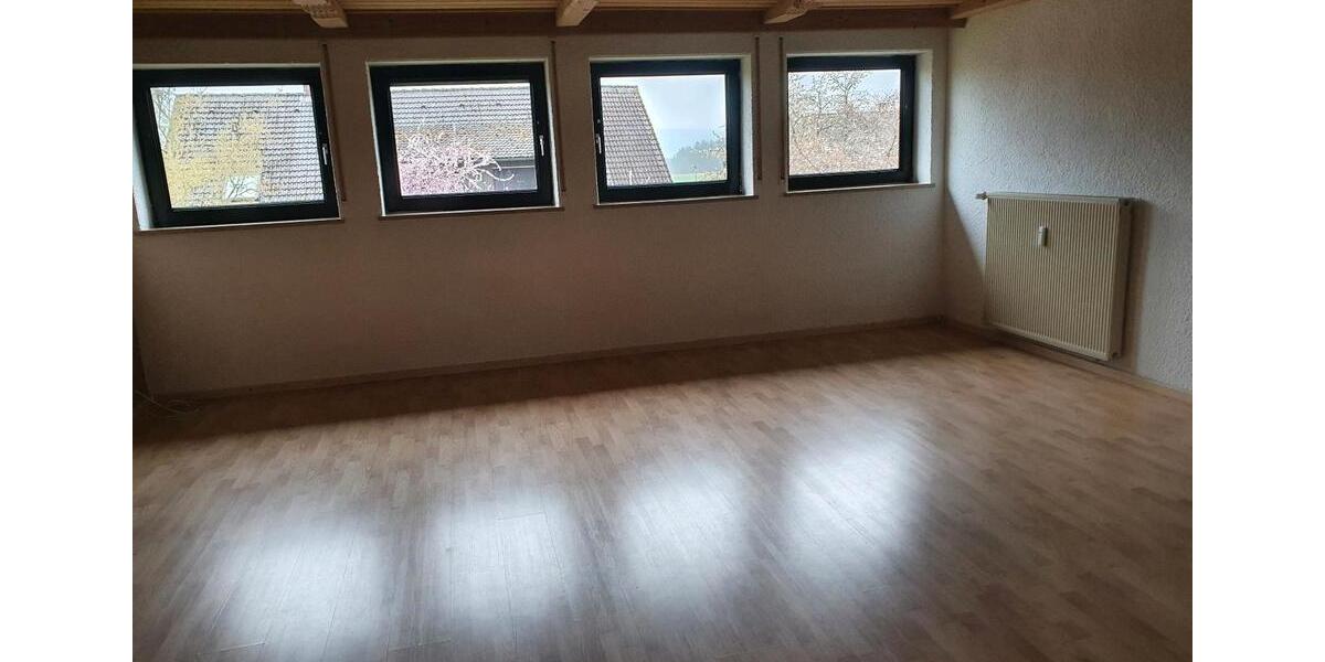 Dachgeschoßwohnung Schnaittenbach - 4 Zimmer, 130 m&sup2;, 1.050&euro; | Angebot:26223709