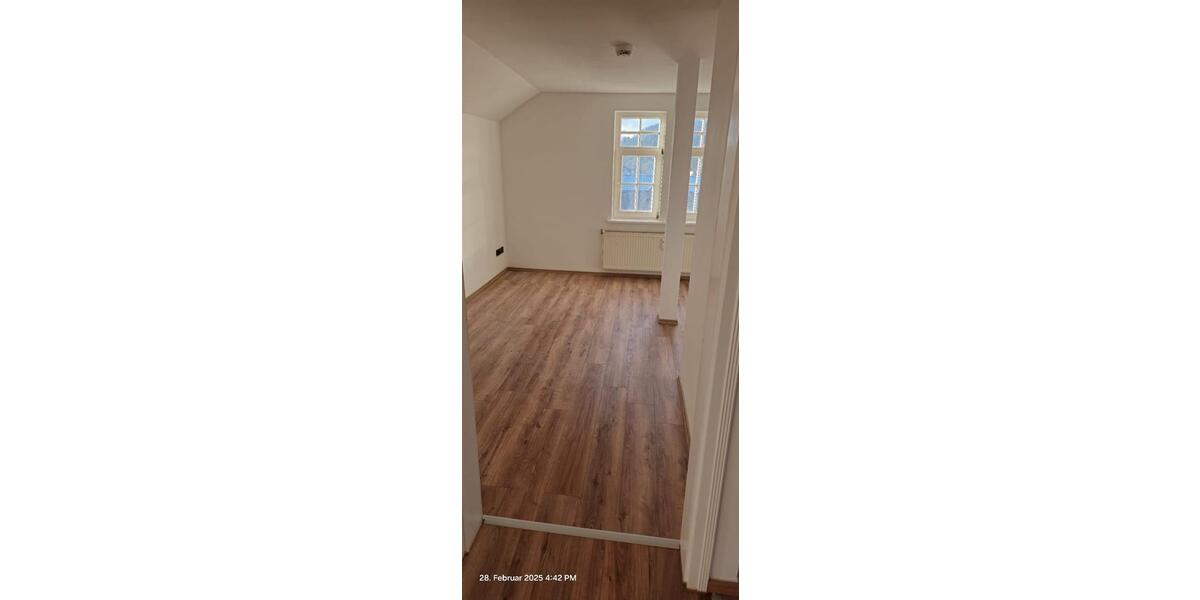 Dachgeschoßwohnung Sonneberg - 2.5 Zimmer, 75 m&sup2;, 475&euro; | Angebot:25205336