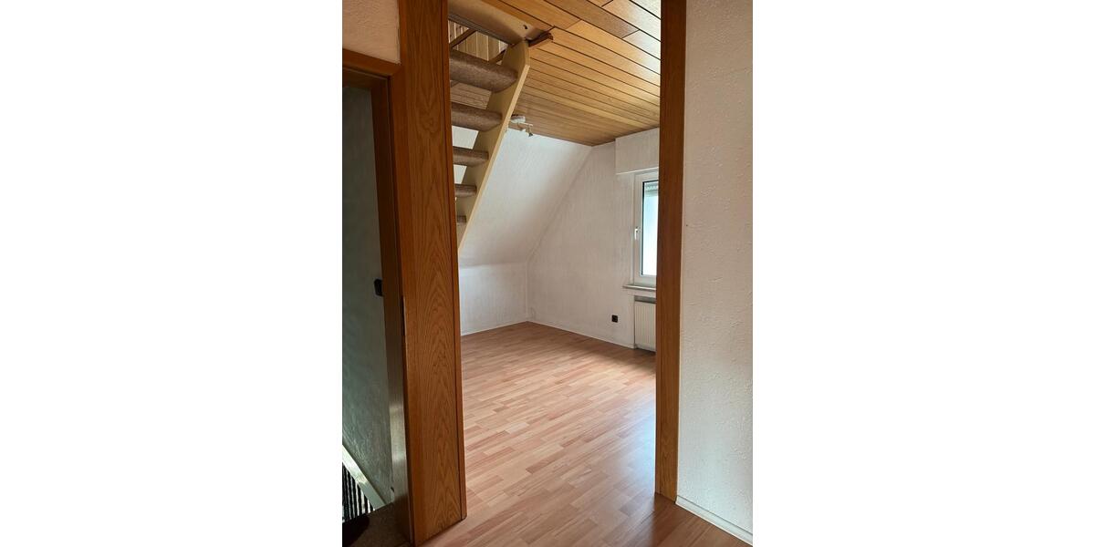 Dachgeschoßwohnung Wiehl - 1 Zimmer, 100 m&sup2;, 1.000&euro; | Angebot:24617726