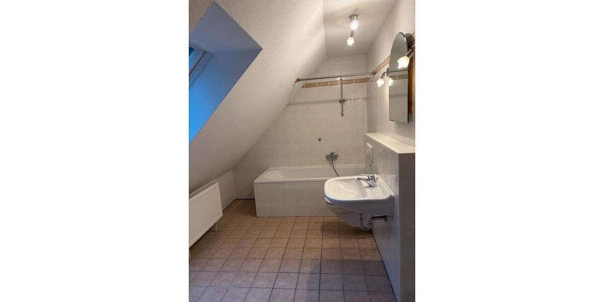 Dachgeschoßwohnung Suhl - 3 Zimmer, 74 m&sup2;, 592&euro; | Angebot:26432697