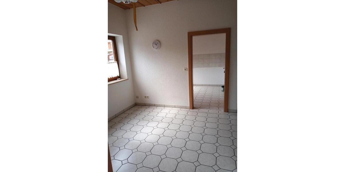 Erdgeschoßwohnung Pilsting - 3 Zimmer, 83 m&sup2;, 850&euro; | Angebot:27542555