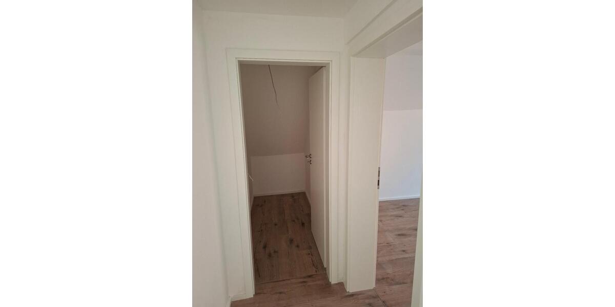 Dachgeschoßwohnung Klingenmünster - 3 Zimmer, 120 m&sup2;, 800&euro; | Angebot:25873823