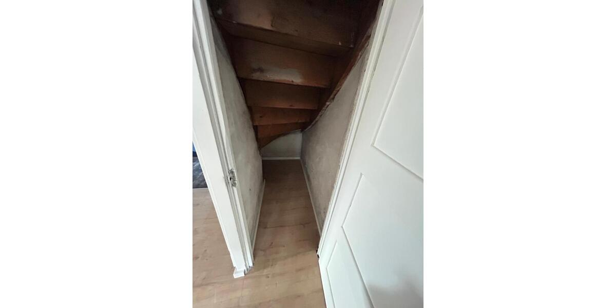 Dachgeschoßwohnung Saarbrücken Malstatt - 4 Zimmer, 135 m&sup2;, 900&euro; | Angebot:24611926