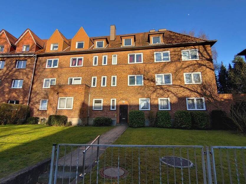 Zentrale Lage: Sanierte 2-Zimmer-Wohnung mit Balkon in HL-St. Jürgen (Nähe Uni), Ratzeburger Allee
