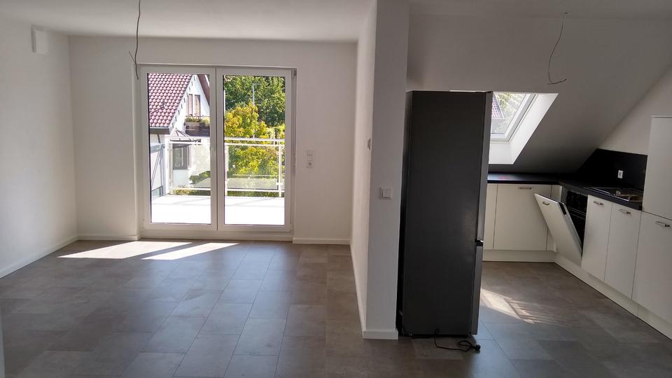 Dachgeschoßwohnung Fellbach - 3 Zimmer, 70 m&sup2;, 1.400&euro; | Angebot:24982600