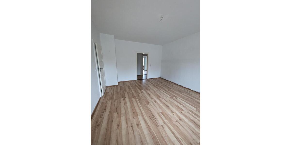 ++SCHICKE 3-R. WHG+M. BALKON+DUSCHBAD M. FENSTER+!!+++ 3 zimmer