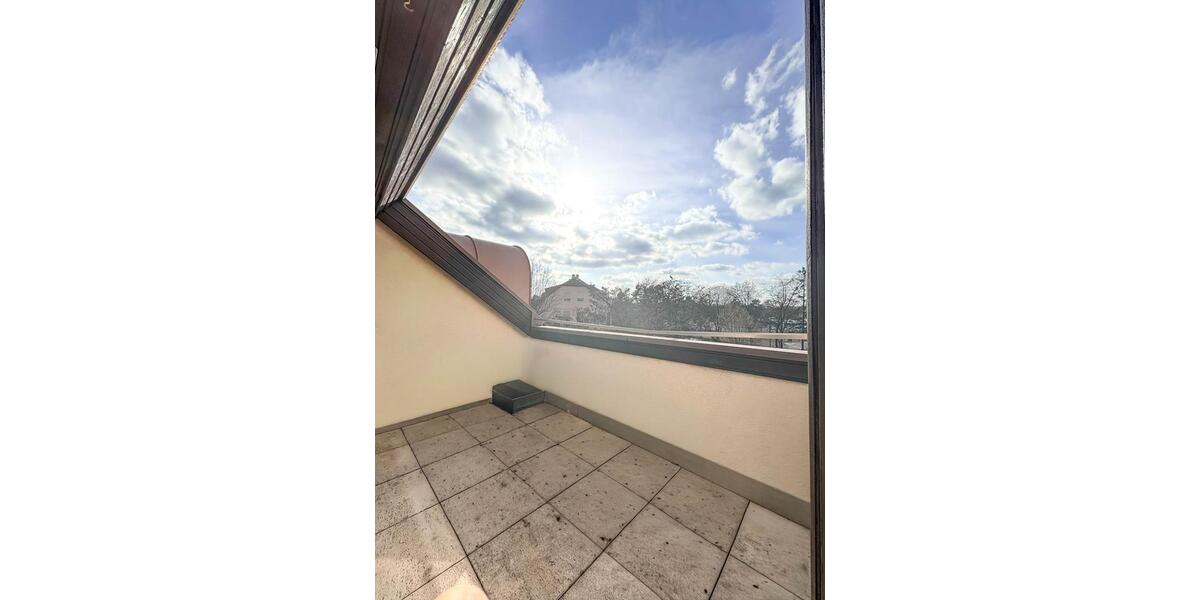 Dachgeschoßwohnung Würzburg Lengfeld - 3 Zimmer, 117 m&sup2;, 1.290&euro; | Angebot:25960436