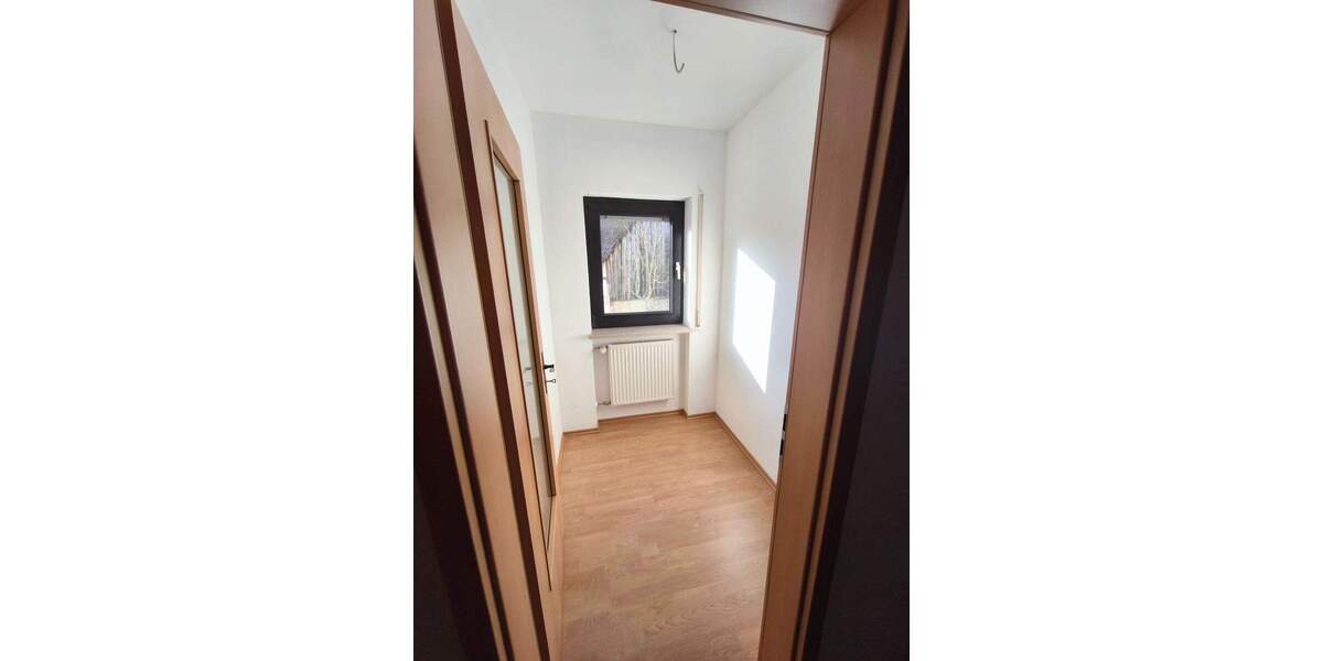 Etagenwohnung Neunkirchen a.Brand Ermreuth - 3 Zimmer, 125 m&sup2;, 1.000&euro; | Angebot:26471152