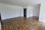 Familien-Zuhause in angenehmer Größe, 3 Zimmer mit Balkon, Laminat, Wannenbad, Gäste-WC, Aufzug